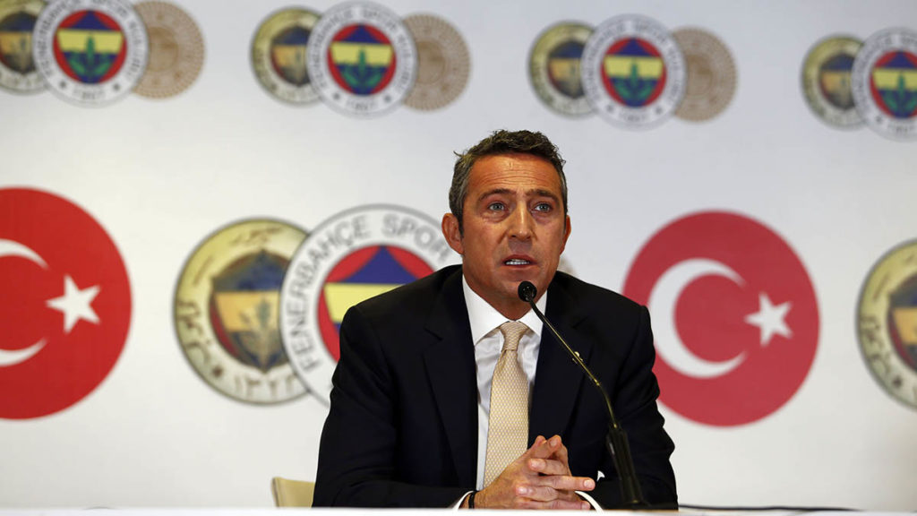 Korku dağları her yanı sardı. Ali Koç başkan olabilmek için herkesi arıyor