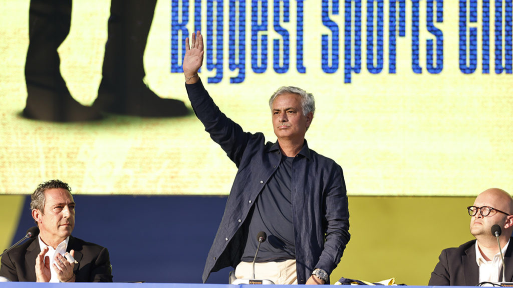 Portekizli spor yazarı, Benfica Teknik Direktörü Mourinho’yu Fenerbahçe örneğiyle yerin dibine soktu